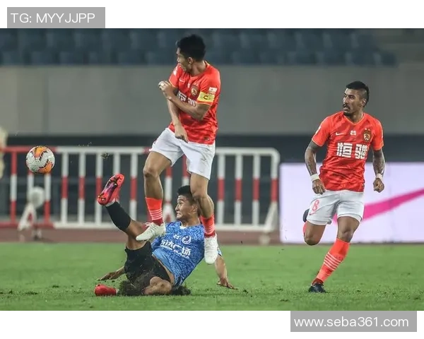 广州恒大淘宝迎战大连队全力争胜力争中超联赛冠军荣耀